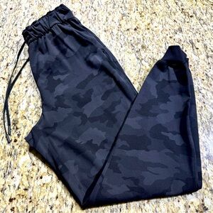 Lululemon Stretch High-Rise Camo Jogger *Full Lenght size 6